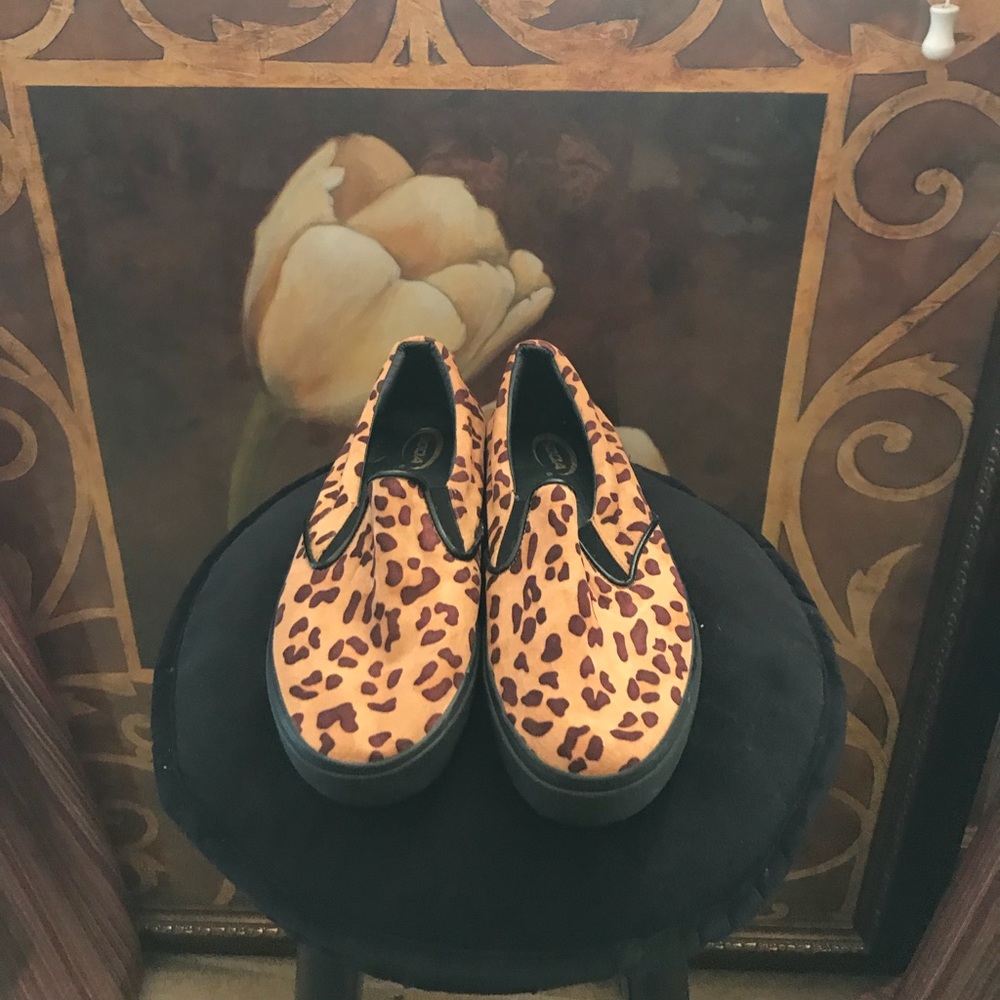 🔥🔥Brand New Giraffe print loafers🔥🔥